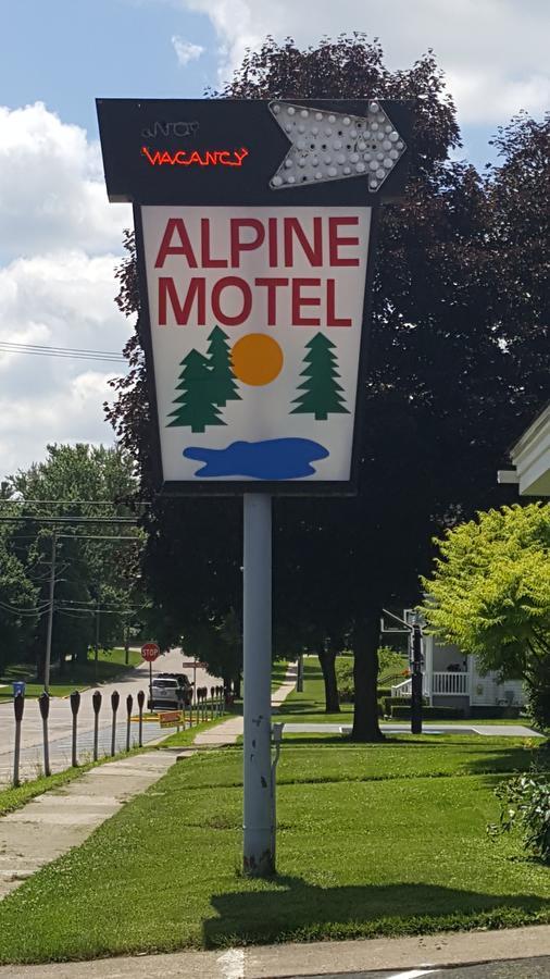 Alpine Motel In Heart Of Wisconsin Dells Downtown. Zewnętrze zdjęcie